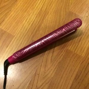 Remington 1” ceramic flat iron.